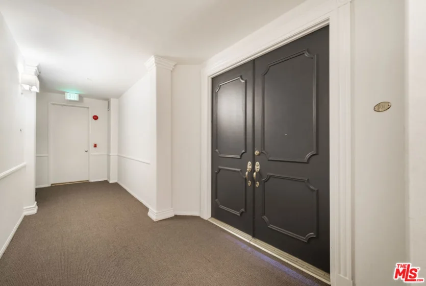 960 N Doheny Drive #301 photo 8