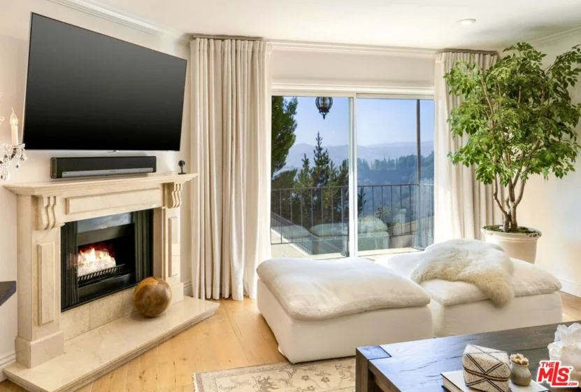 2385 Roscomare Road #D3 photo 16