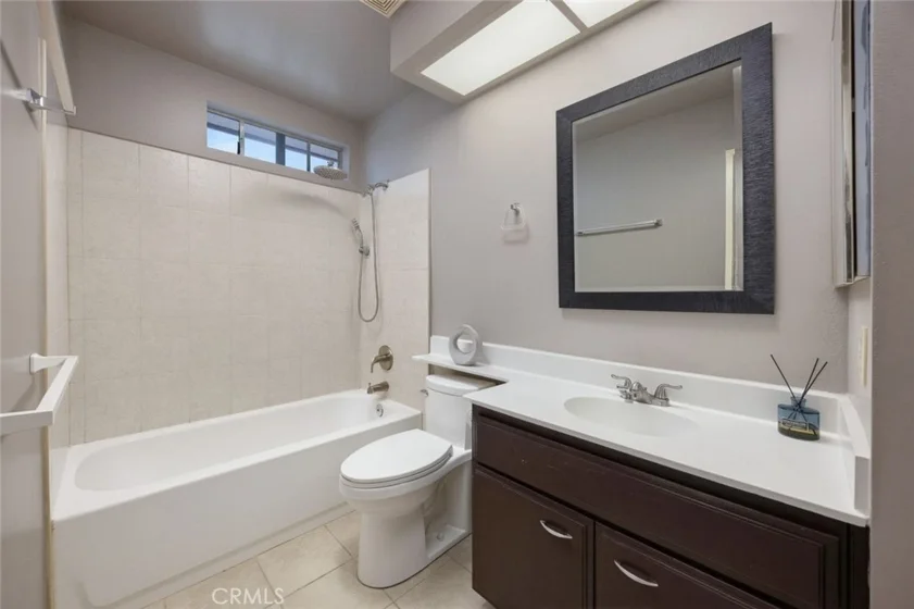 704 S Electric photo 19