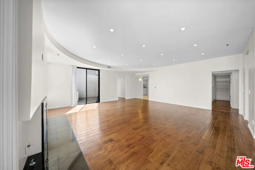 326 Westminster Avenue #404 photo 8