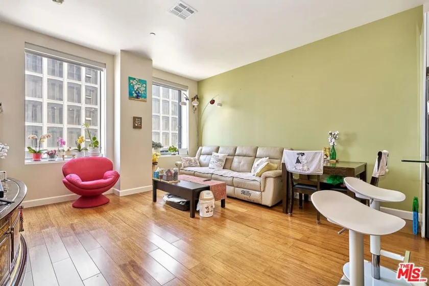 3810 Wilshire Boulevard #801 photo 1