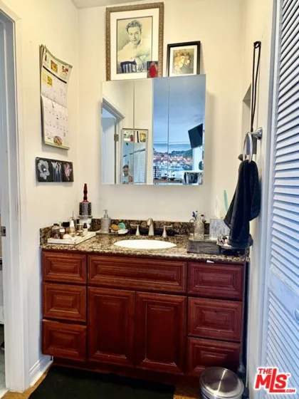 622 S Barrington Avenue #408 photo 8