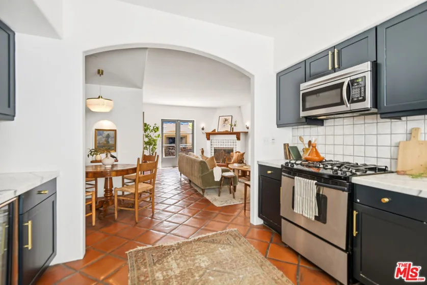 1414 N Harper Avenue #10 photo 3