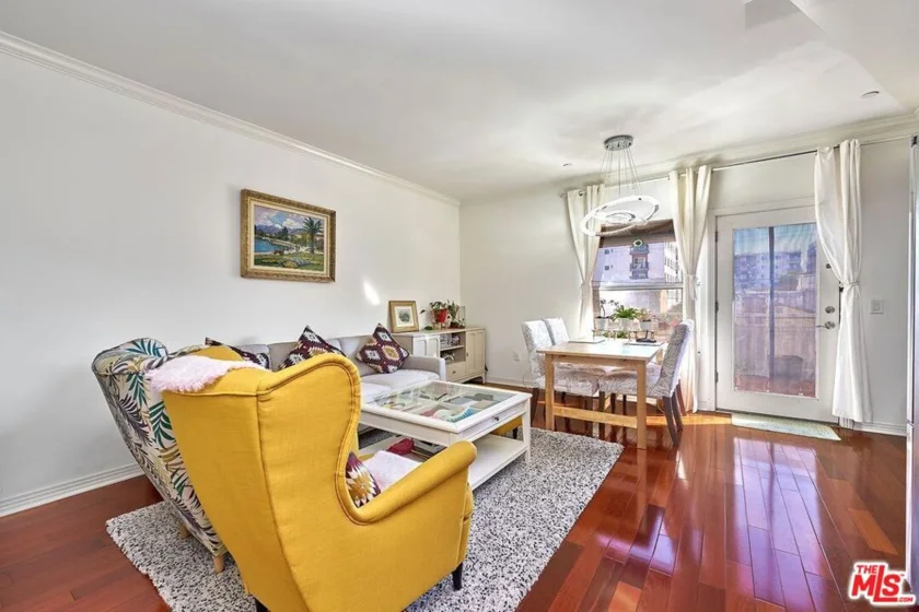 1025 Dewey Avenue #202 photo 2