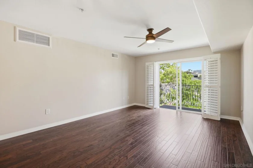 801 W Hawthorn #406 photo 1