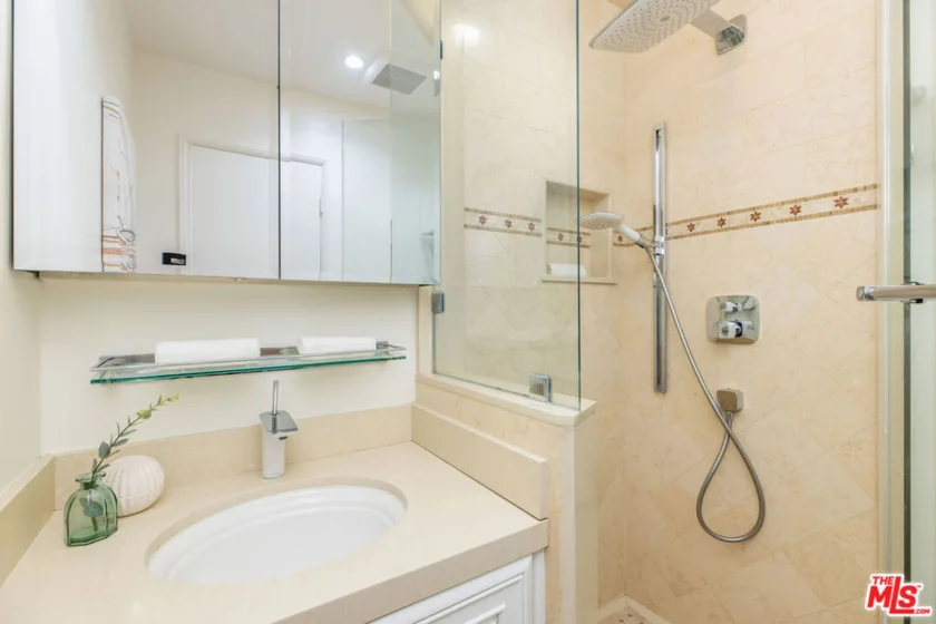 121 S Palm Drive #403 photo 33