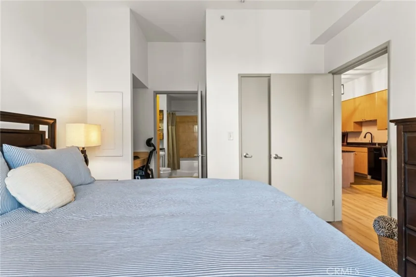 488 E Ocean #809 photo 18