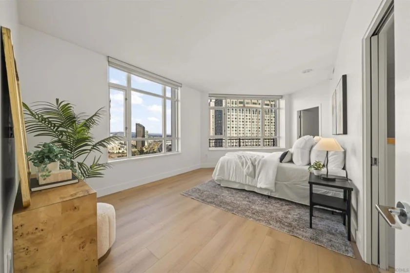 700 W Harbor #2501 photo 31