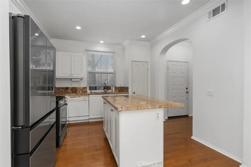 60 Avondale photo 19