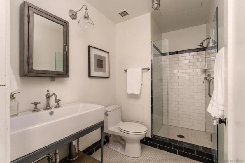 702 Ash Street #1400 photo 29