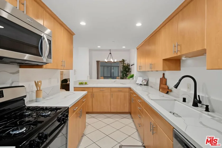 1222 N Kings Road #8 photo 18