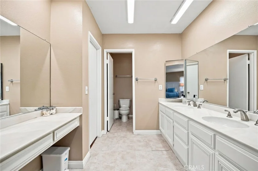 18360 Collins #L photo 24