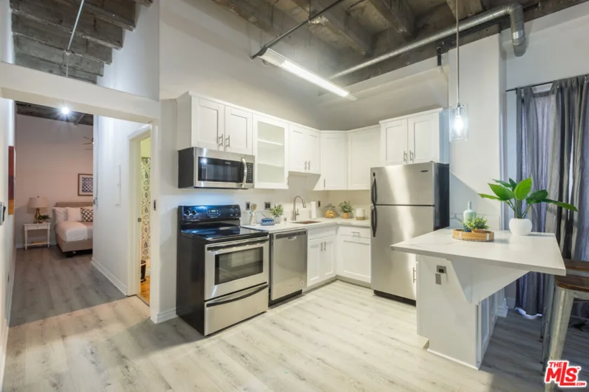 312 W 5th Street #606 photo 21