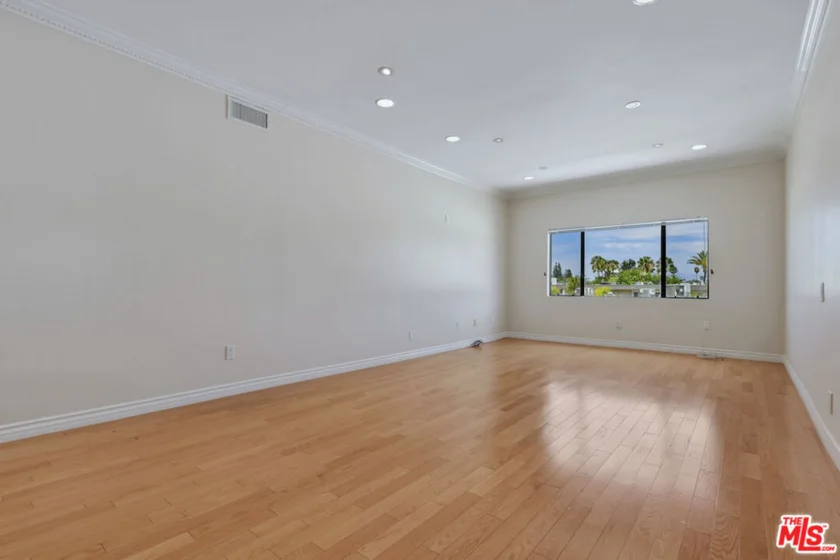 4443 Ventura Canyon Avenue #304 photo 40