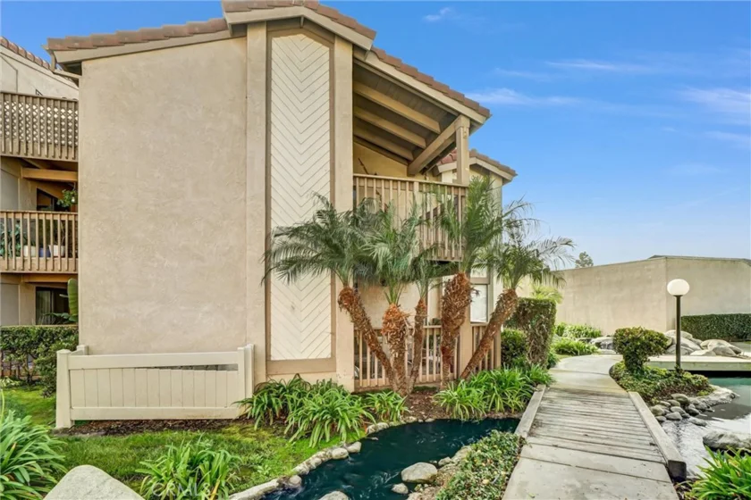 4791 Lago Drive #200 photo 3