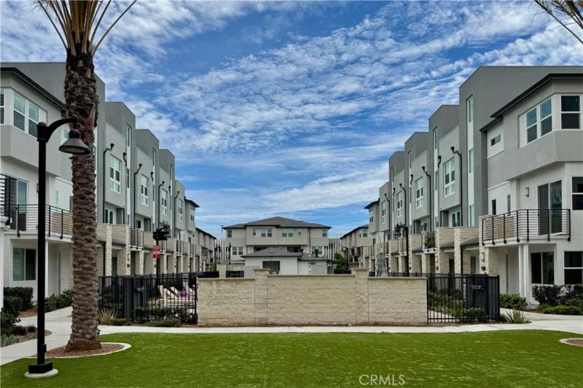 1130 S Urbana photo 44