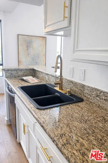 13920 Moorpark Street #308 photo 8