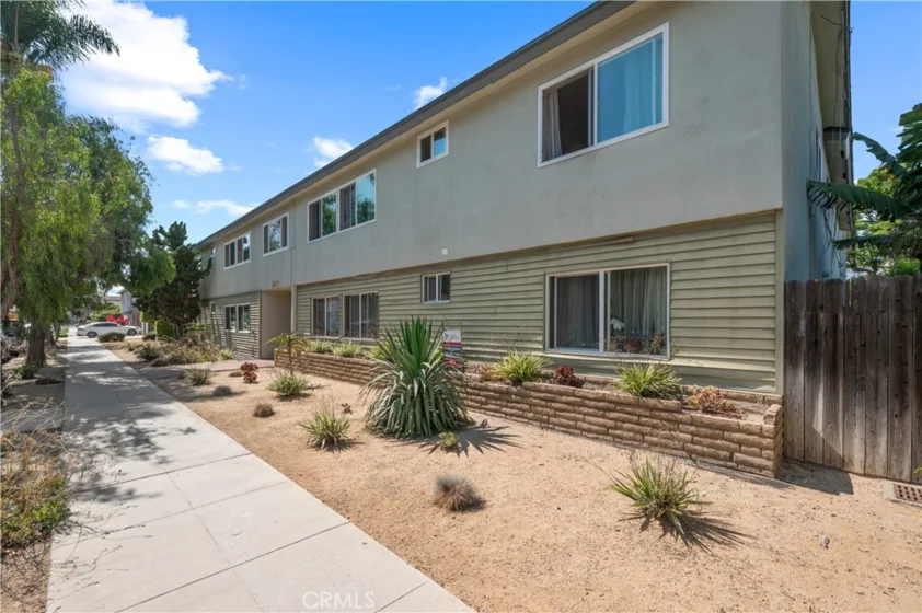 2425 E 5th Street #2 photo 1