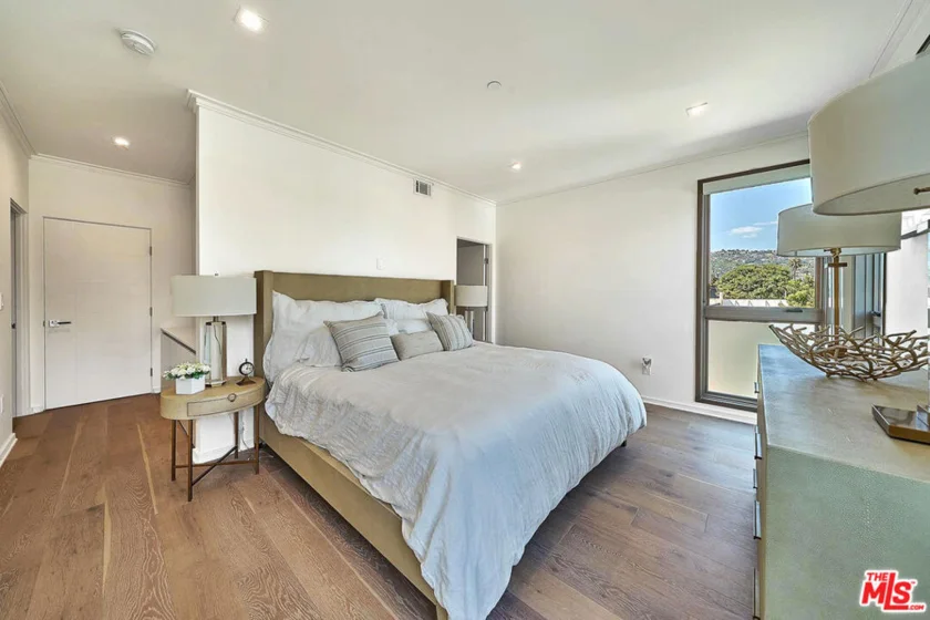 132 N Swall Drive #301 photo 11