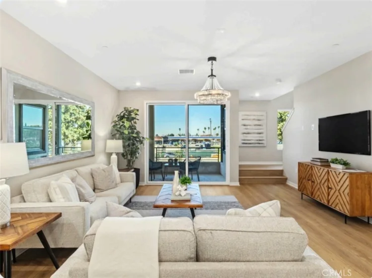 109 S Laxore Street photo 4
