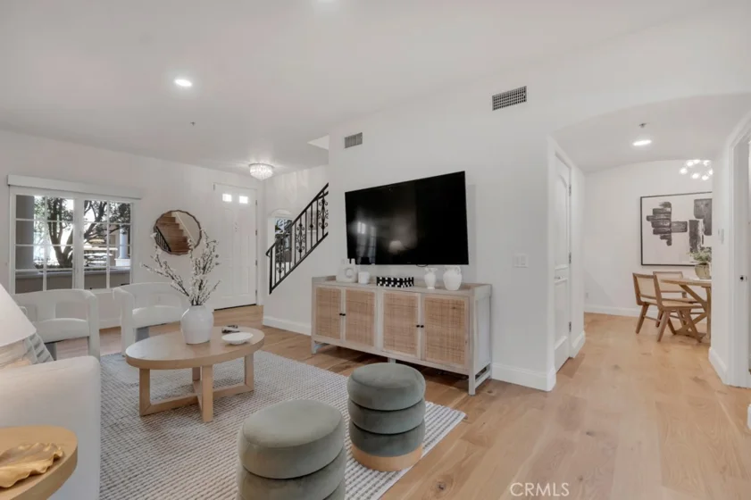 851 N San Vicente #128 photo 1