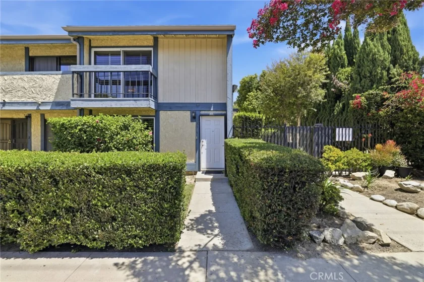 16717 Vanowen Street photo 31