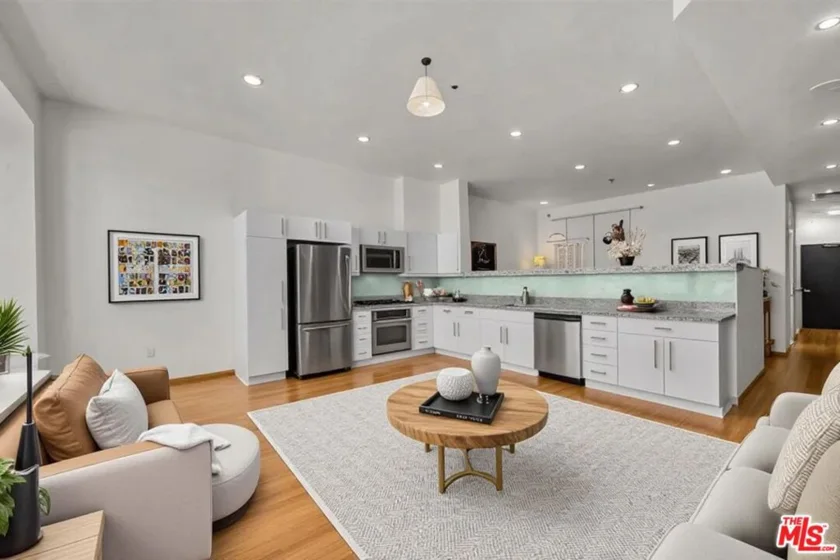 1100 Wilshire Boulevard #2605 photo 6