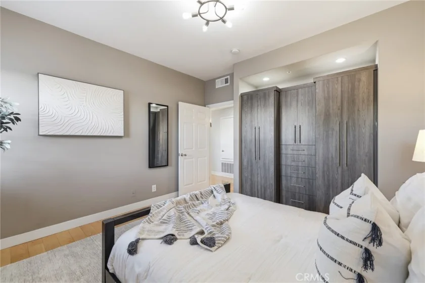 14271 Dickens Street #201 photo 20
