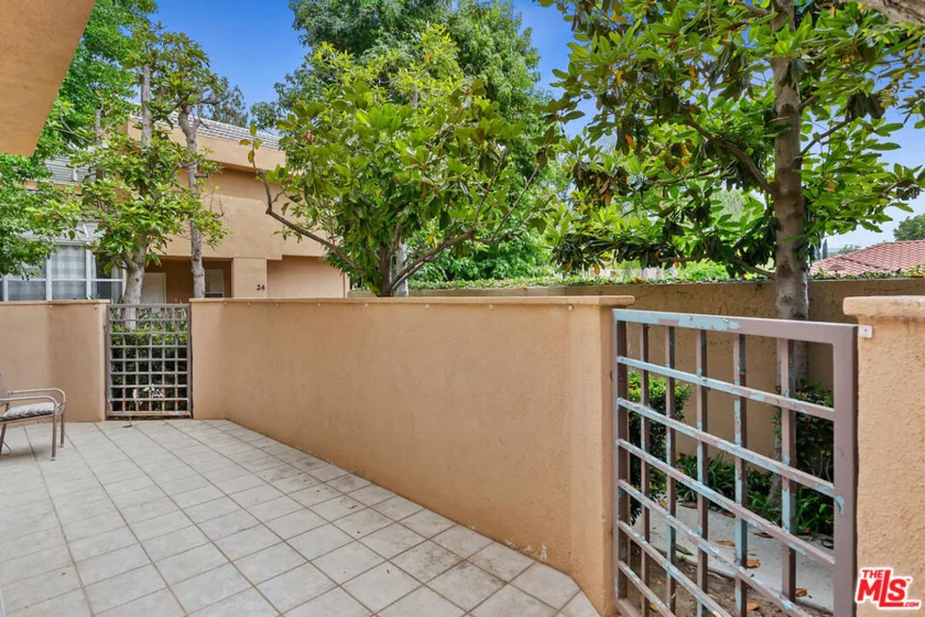 18730 Hatteras Street #25 photo 36