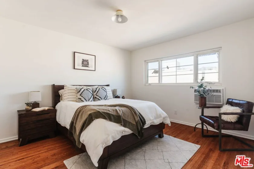 2021 Hillhurst Avenue #8 photo 16