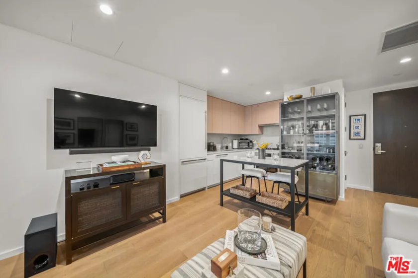 877 Francisco Street ##1715 photo 6