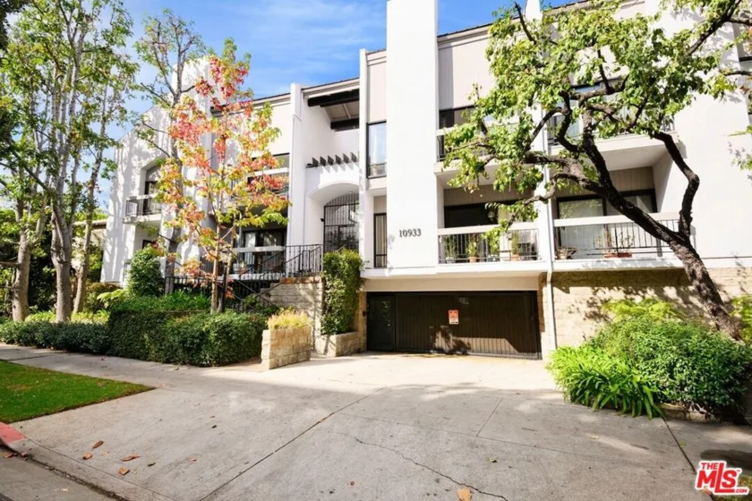 10933 Wellworth Avenue #18 photo 1