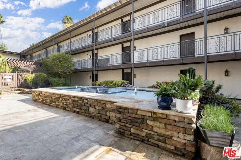 525 S Ardmore Avenue #222 photo 4