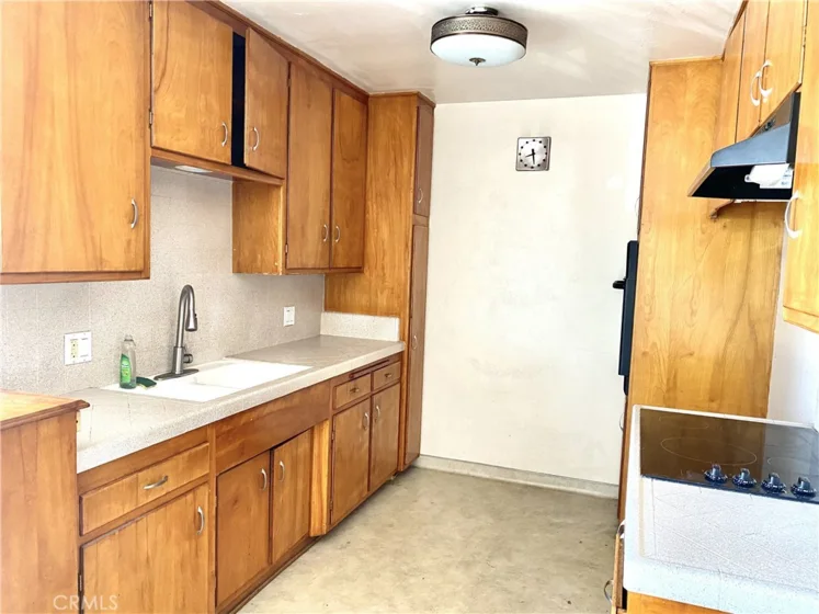 120 Alamitos Avenue #16 photo 1