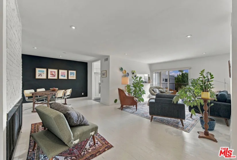 949 N Kings Road #309 photo 1