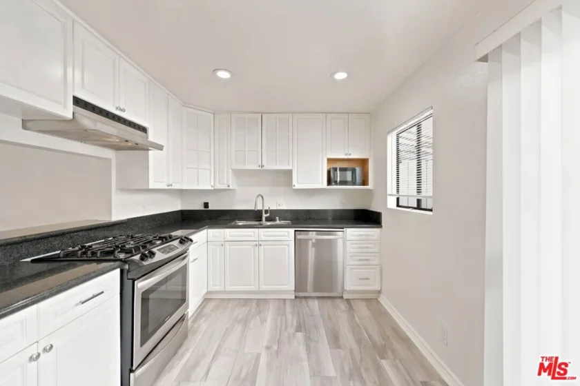 14937 Sherman Way #2 photo 20