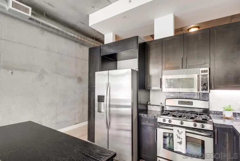 1025 Island #205 photo 4