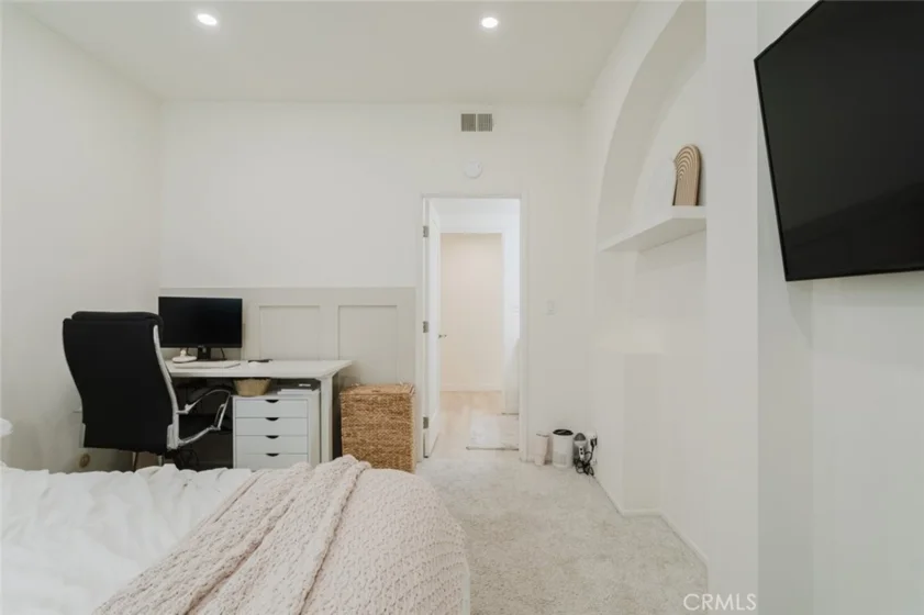 1305 N Columbus Avenue #204 photo 28