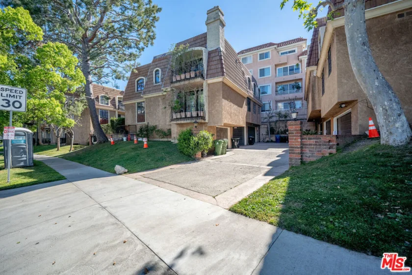 4368 W 8th Street #17 photo 13