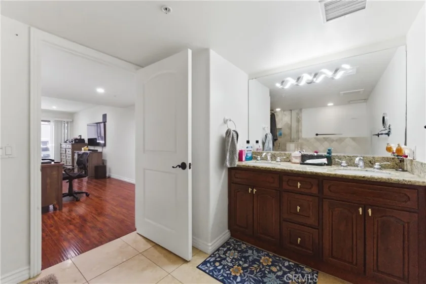 4733 Elmwood Avenue #203 photo 27