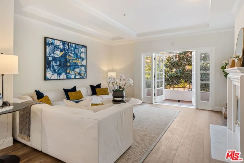 2015 S Beverly Glen Boulevard #201 photo 1