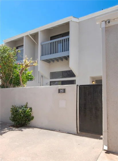 2943 Pembroke Court photo 2