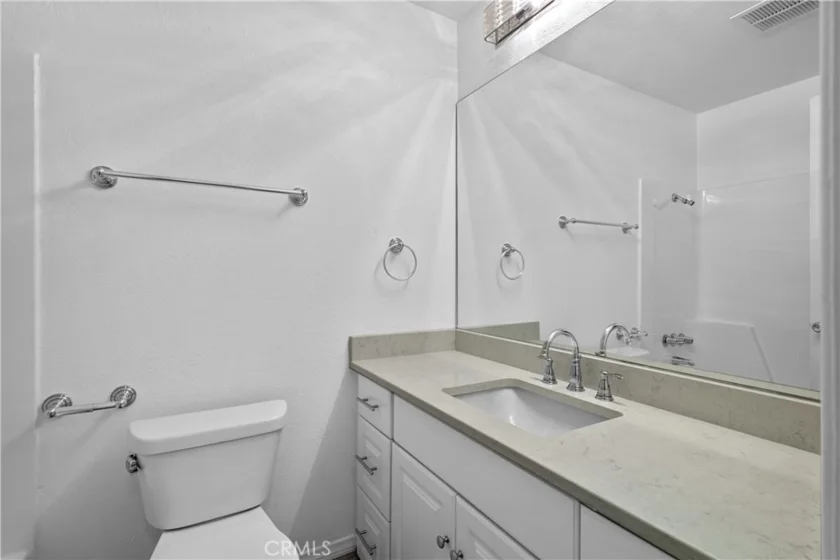 7651 Reseda #T5 photo 1