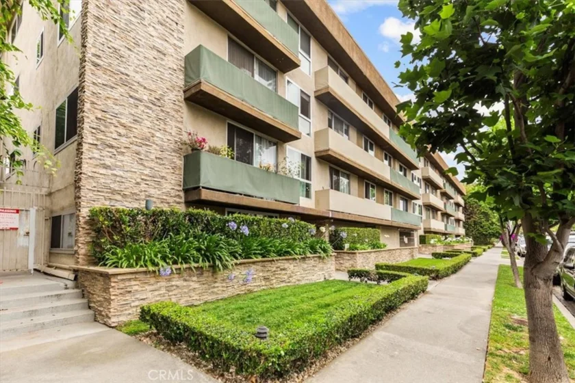525 N Sycamore #320 photo 1