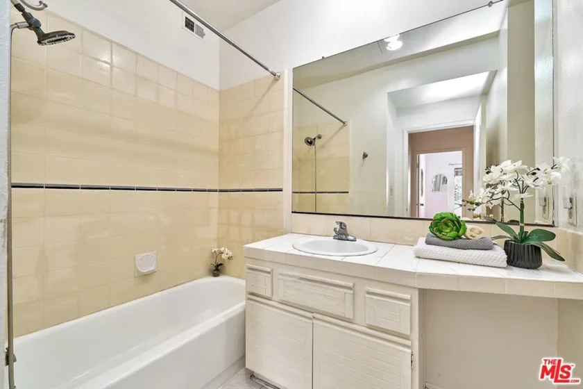 431 S Kingsley Drive #205 photo 24