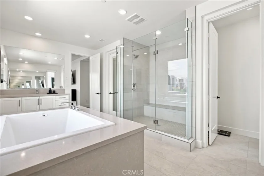 16311 Veterans Way photo 31