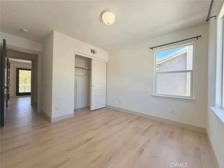 28910 Newport photo 39