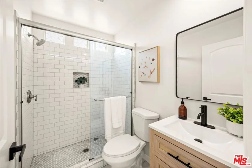 1098 Everett Place photo 10