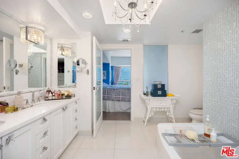 13700 Marina Pointe Drive #1016 photo 14