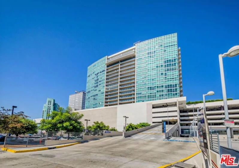 3785 Wilshire Boulevard #1709 photo 50
